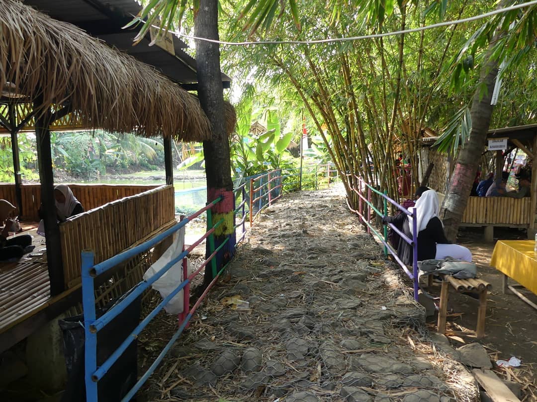 Hutan Bambu Arena Piknik Baru Warga Bekasi Intan Fauzi