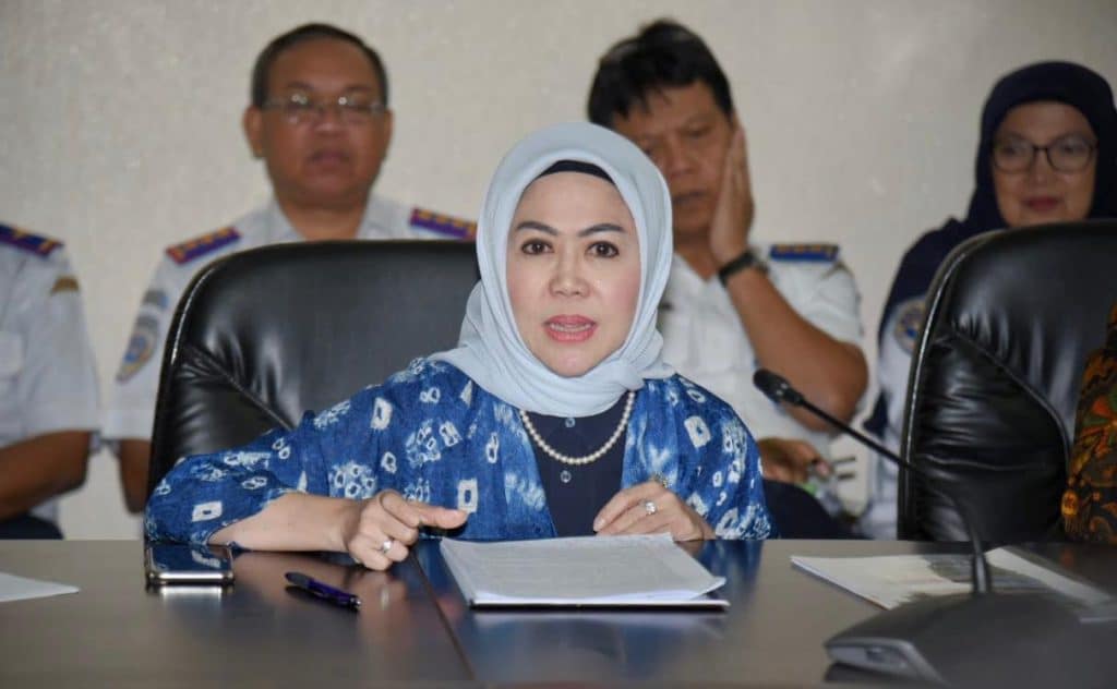Warga Kota Bekasi Terima Buku Tabungan Bantuan Bedah Rumah