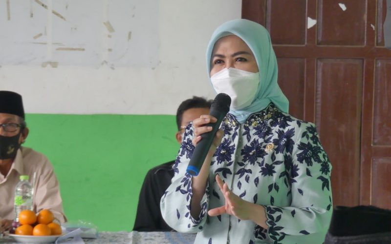 Anggota MPR RI/DPR RI Fraksi PAN Hj Intan Fauzi, SH, LL.M menggelar Sosialisasi Empat Pilar Kebangsaan di SMP Islam Taufiqurrahman Jl. Masjid Baiturrahim No. 12 Beji Timur Depok Senin (8/1).

Kegiatan sosiaisasi Empat Pilar Kebangsaan ini dihadiri para Guru serta pengurus Yayasan Taufiqurrahman .
